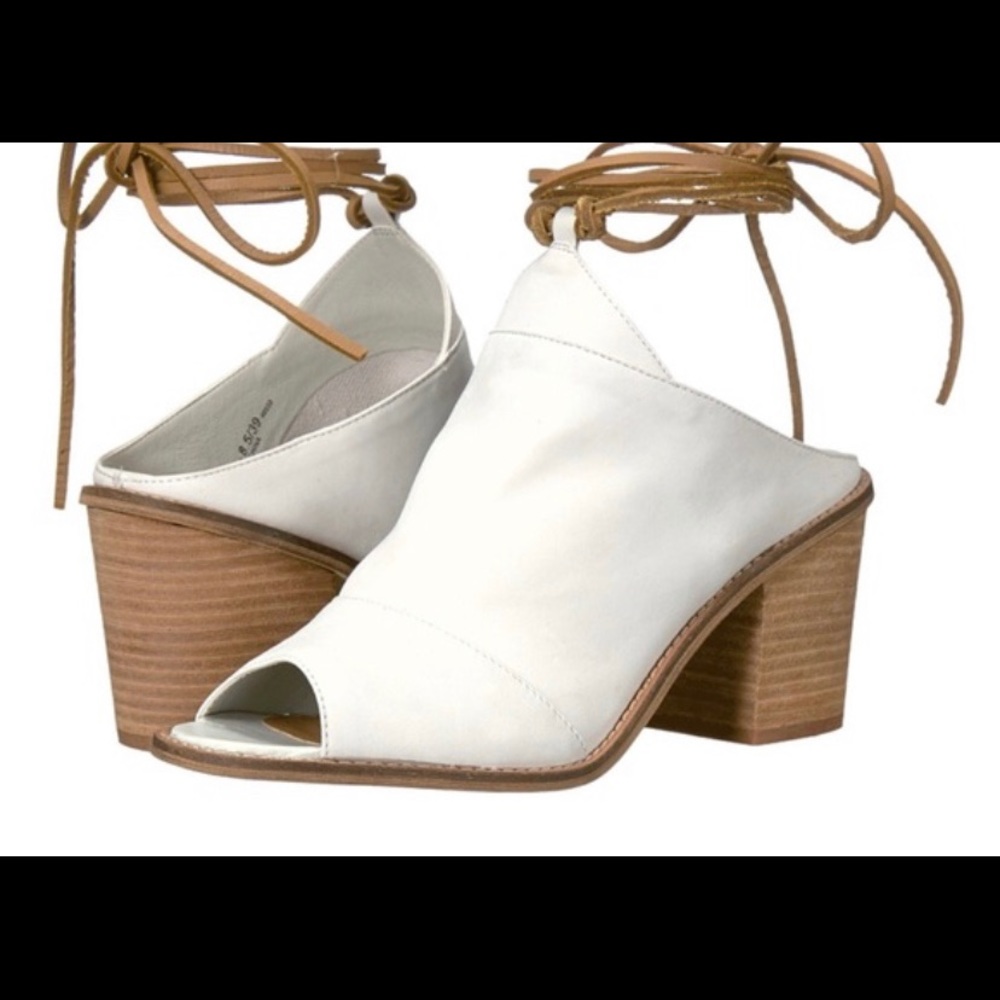 NWT Chinese Laundry Leather Sandals